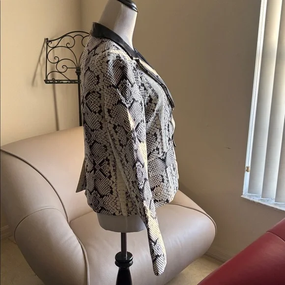 Nanette Lepore Black and White Patterned Blazer - Picture 2 of 8